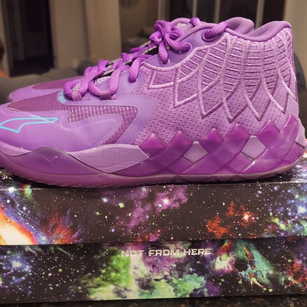Puma Lamelo Ball Queen City - mens 8.5 barely used with original box